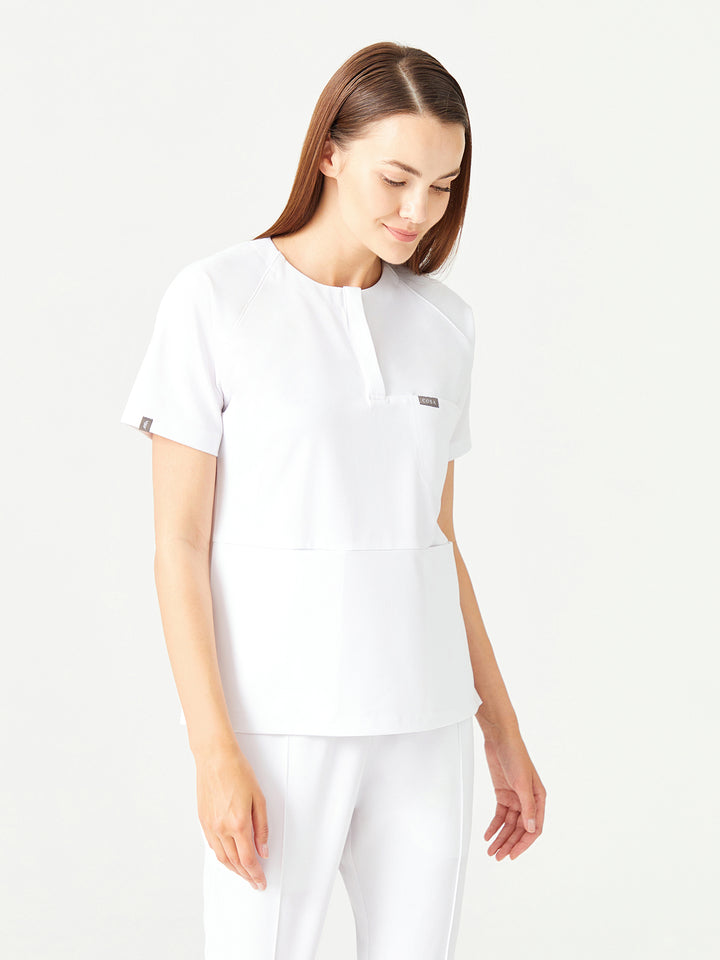 01 Kadın Sıfır Yaka Patlı Scrub Üst - Beyaz