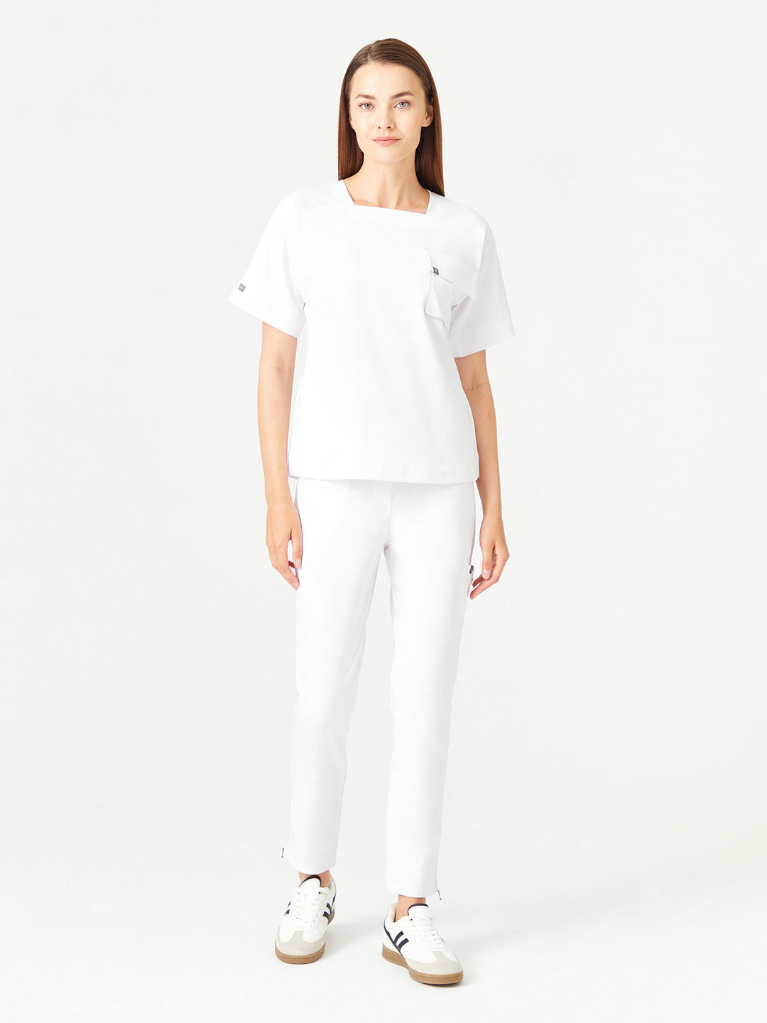 02 Kadın Kare Yaka Scrub Üst - Beyaz