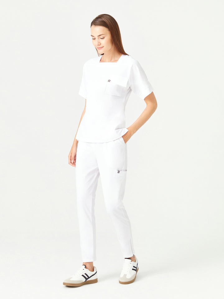 02 Kadın Kare Yaka Scrub Üst - Beyaz