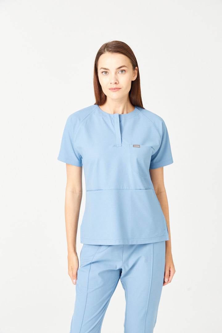 01 Kadın Sıfır Yaka Patlı Scrub Üst - Kozmik Mavi