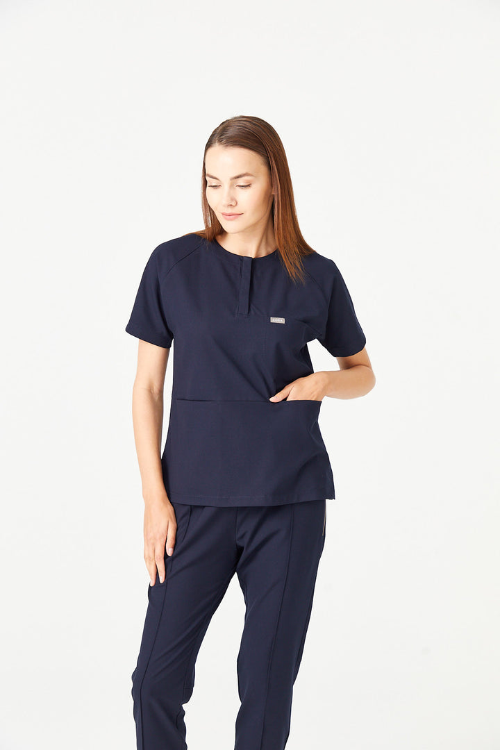 01 Kadın Sıfır Yaka Patlı Scrub Üst - Lacivert