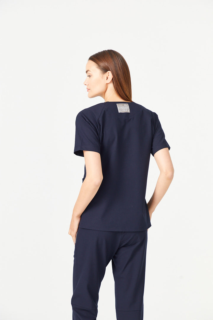 01 Kadın Sıfır Yaka Patlı Scrub Üst - Lacivert